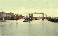 13821 Gezicht op het Merwedekanaal te Nieuwersluis (gemeente Loenen aan de Vecht) uit het zuiden; met op de achtergrond ...